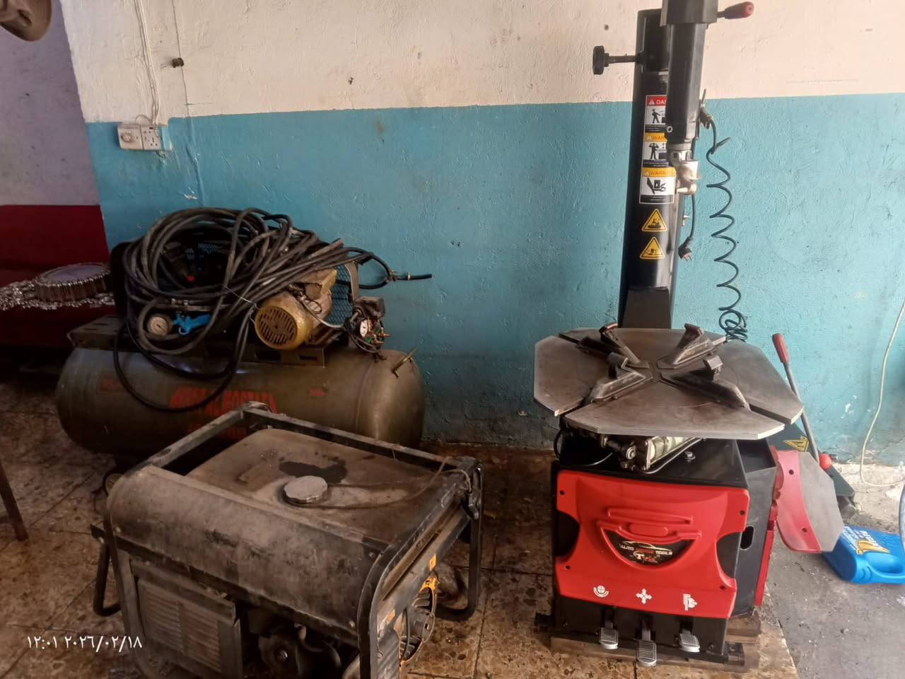 سلام عليكم متوفر غراض بنجرجيه كامله للبيع نظافه 90 ‎%‎ تاروسه هواء و قالعه حجم 24 وبانيو و دريل هواء و مولد 25 امبير البيع شلع السعر مليون وربع وبيها مجال مكاني بغداد القصر الابيض ملاحظه مكلف بالنشر صاحب المواد هذا رقمه 
***********
