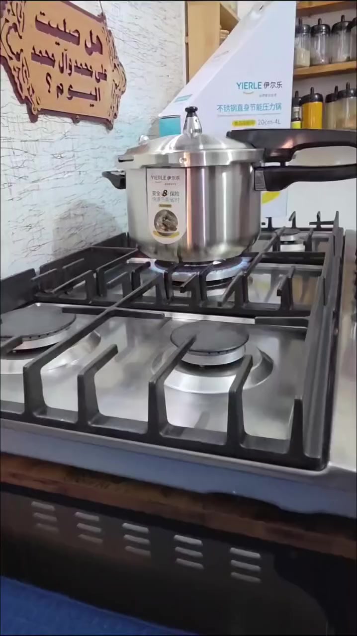 لا تشيلين هم وقت الطبخ بعد اليوم، قدر الضغط الأصلي المصنوع من الستانلس ستيل المقاوم للصدأ صار بمتناول يدك.

​✅ ليش هذا القدر أساسي بمطبخك؟

• ​🛡️ أمان فول: نظام أمان بـ 8 مستويات وقفل محكم يمنع الفتح أثناء الضغط.
• ​⚡ سرعة قياسية: يطبخ اللحم والبقوليات بنصف الوقت ويوفر عليكِ الغاز.
• ​✨ جودة عالية: ستانلس ستيل أصلي يوزع الحرارة بالتساوي وسهل التنظيف.
​📏 حجم مثالي: سعة 4 لتر (قطر 20 سم) مناسب جداً للاستخدام اليومي.

​💰 السعر: 42,000 دينار فقط.
🚚 التوصيل: 5 آلاف لكل محافظات العراق.

​سند ستور 🛡️ - نفحص القطعة ونشرح لكِ الأمان عند الباب قبل الدفع! 
للحجز، أرسل رسالة للدايركت 📩 أو انضم لقناتنا في التليجرام ( https://t.me/Sanad_Shop ).


**إذا كنت صاحب هذا الإعلان وتريد حذفه لأي سبب، رجاءا أرسل رسالة إلى الدعم الفني**