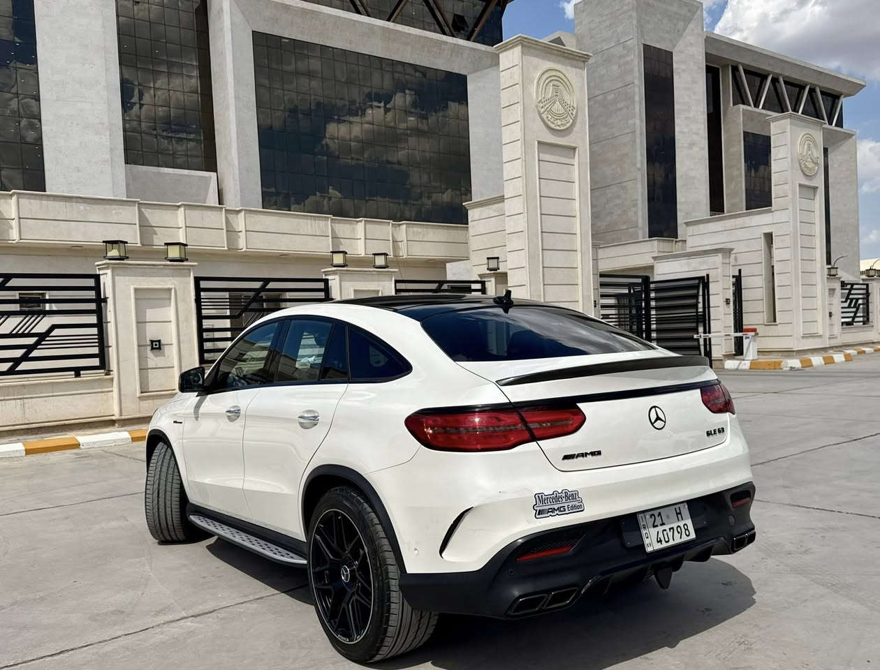 مرسيدس 2017 GLE63 AMG وارد الماني
مكفولة كفالة عامه
للبيع فقط بدون مراوس
المواصفات : 
اعلى فئة بال GLE
. مكينه 8 تون تيربو  550 hp
. كيجات 320
. بانوراما
. حساسات اماميه خلفيه وجانبية
. رادار امامي توقف ذاتي
. كاميرات 360
. داخل احمر واسود بلادي مختمة AMG 
. شاشات عدد 3 
. كشنات 
‏. Auto Park
. انارة ترحيب
. المقاعد كلها تدفئة
. حاملات الاكواب تدفئة + تبريد
. لايتات امامية لد والعدسة داينمك
. مري جانبي ترحيب وتدفئة وتنطوي كهرباء
. لد داخلي الوان متغيرة تتحكم بيها من الشاشة
. تبريد بيانو
. كشنات ميموري خزن
. ثلاث انظمه قيادة + Eco | Normal | Sport | Sport 
وباقي المواصفات المعروفة ما اريد اطول عليكم بيها
ممشى السيارة 92 الف
ارقام سليمانية بأسمي تحويل مباشر هزة وفحص كاملات
بدون مسج وبدون نقص عليها سيرفس كامل 
من اطارات وباتري وزيوت ومنظومة احتراق
السيارة بلادية بدون برمجة بيها البك فاير 
والتسارع كلش قوي 550 حصان ينطح حصان
مكان السيارة الانبار _ فلوجة او بغداد _ المنصور
سعر 390$ وبيها مجال للشراي
للاستفسار : ***********
***********
