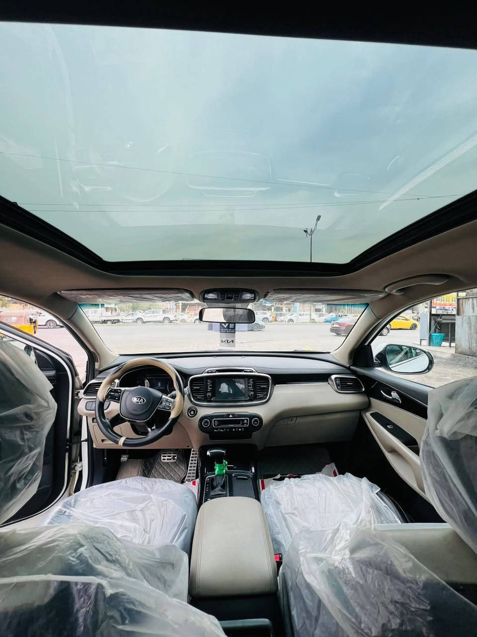 سلام عليكم سورنتو خليجي 2019 شكل 20 ماشيه 92 الف سونر موجود بل صور سياره نضيفه وحلو مواصفات
1 بونرامه 
2 جنطه كهرباء 
3تحكم كشنات كهرباء 
4 لايت زنون عالي ناصي 
5 تواسات علامة سورنتو 
6 نظام ترحيب 
هواي مواصفات 
6 سلندر السعر خاص 
العنوان بغداد 
***********
