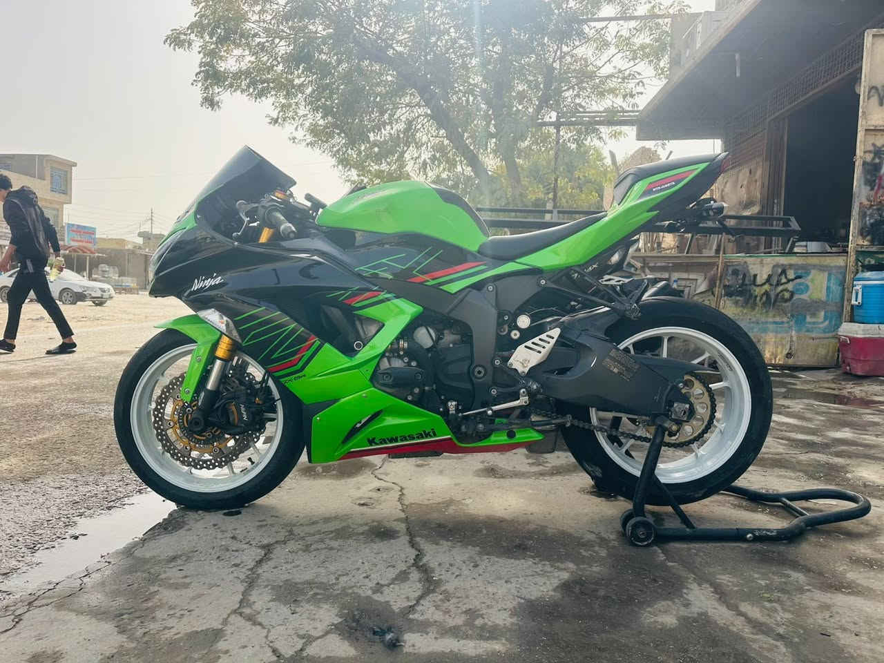 دراجة نارية نوع كاوسكي نينجا جديدة محدثة ٢٠٢١ شغالة شي بسيط شغل واطلع برغي متضب بييهه وكللشي متصلح بيهه السعر ٧٠ ورقة قابل للتفاوض ***********
