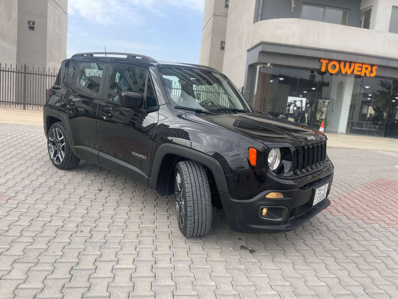 للبيع جيب 2021
سيارة جديدة كلش 
محرك 2.4 بدون توربو  مرغوب 
كير ومحرك بشرط مامفتوح 
سنوية جديد لحد ٢٠٢٨ بسمي وبيها بطاقة بنزين 
بيها جامرلخ سايق فقط بدون دواخل بدون ايرباك 
مواصفات 
ردار امامي 
حساس مراية 
ويل 20 
بصمة و تشغيل عن بعد 
هندبريك بصمة 
السعر 124 وبيها مجال للطيبين 
مكان كركوك 
***********
*********** كركوك, العراق
