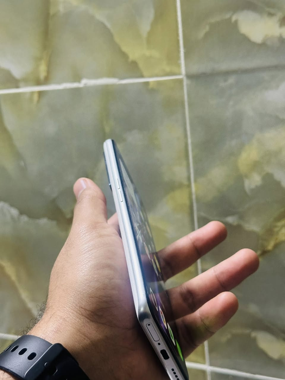 جهاز ريلمي gt neo 5 se
المواصفات الرئيسية (SE Edition):
ذاكرة 1T يعني 1024 كيكا
يدعم تسجيل المكالمات مع تصوير مايكرو سكوب
الشاشة: 6.74 بوصة OLED، تردد144hz
صوت ستيريو دبل سماعه 
المعالج: Snapdragon 7+ Gen 2.
الكاميرا: خلفية 64 ميجابكسل، أمامية 16 ميجابكسل.
البطارية والشحن: 5500 مللي أمبير 
السعر 350 وبي مجال للشراي 
***********
