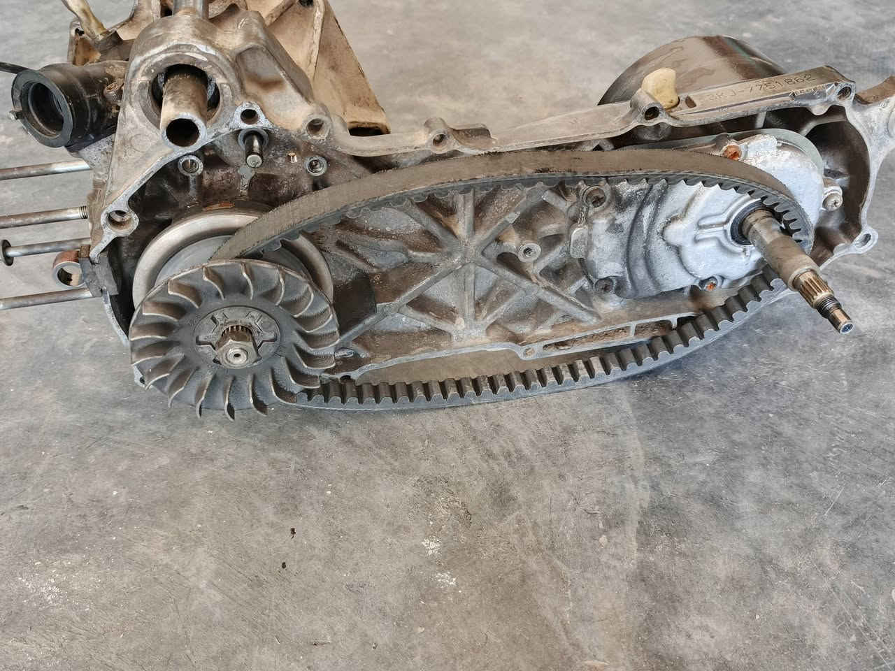 سلام عليكم
مكينه ياماها 60 كل انواعها 
مكينه فول ناعمه ملف شغال بيها كلج امامي وقايش 
سعر 40 مكاني كرمه الي يريدها يدخل خاص 
***********
