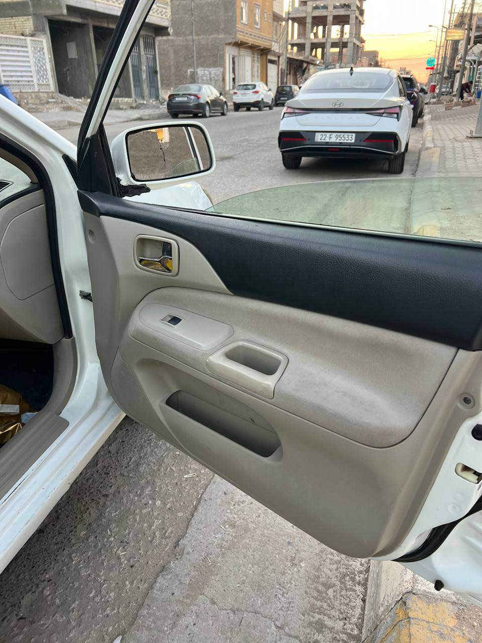 للبيع: سيارة لانسر بومه 2010
السيارة بحالة ممتازة، تم استبدال المكينة بالكامل مع الكير بجديد.
نيكلات (يدات) كهرباء، وغرفة السيارة نظيفة جداً. كلشي في السيارة يعمل بحالة جيدة.
الكير أوتوماتيك + عادي.
السياره بيهة ٣ قطع ابيع حزام، 
منظومه تبريد جديده بالكامل تبريدهة صدك يكرص.
حدادية خلفية جديدة، أما الأمامية تحتاج تبديل.
السيارة مسجلة برقم كربلاء وباسم المالك، مع شرط التحويل.
للتفاصيل أكثر، التواصل على الرقم: *********** كربلاء, العراق
