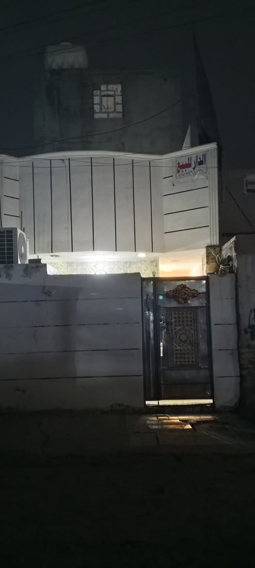 بيت 100 متر للبيع قاطين جوه استقبال وصاله ومطبخ وغرفه وصحيات ولفوك غرفة سويت وصاله مصفر ومعاملة طابو كاملة بالديوان المكان حي النورين قرب صورة حجي مهدي ألكناني سعر 80 وبي مجال رقم صاحب البيت ***********
