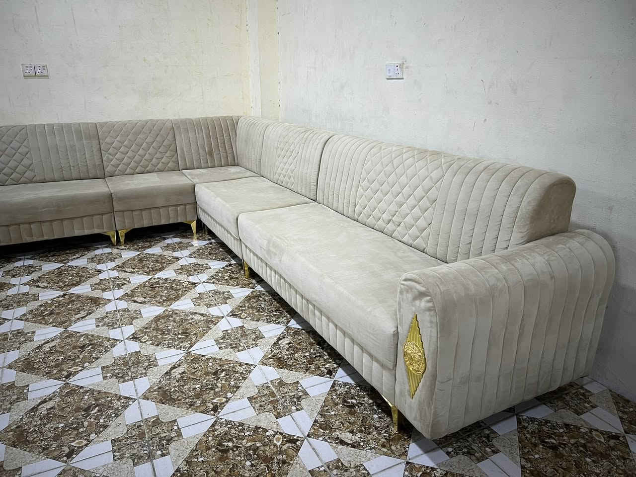 @
ئةم زاويية 10نةفةريية
بؤفرؤشتن بيعيبة سةعري
مناسبة ٢٠٠هةزار
ژم***********
شوين كةلار
