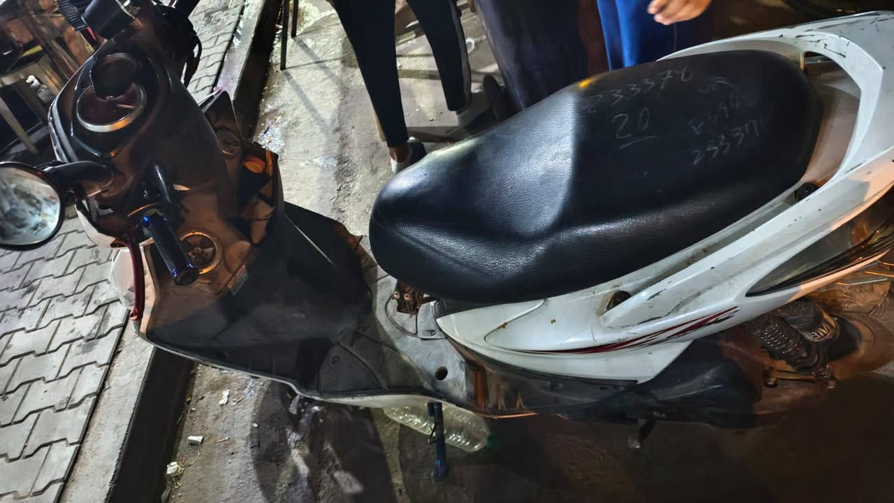 سلام عليكم دراجه سكنس للبيع المكان نجف شارع حنون
بوشه 58 ونص
نوزل خطين
دبل سكليتر 
درجات نضيفه بس ترايشه مجلخه شويه 
للستفسار *********** مراسله واتساب او اتصال
