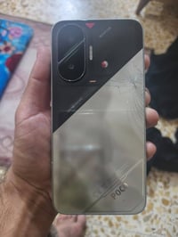 بوكو F7 للبيع بطاريتة 99  ذاكرة 512  مفطور الضهر بس  كارتونة موجودة بد...