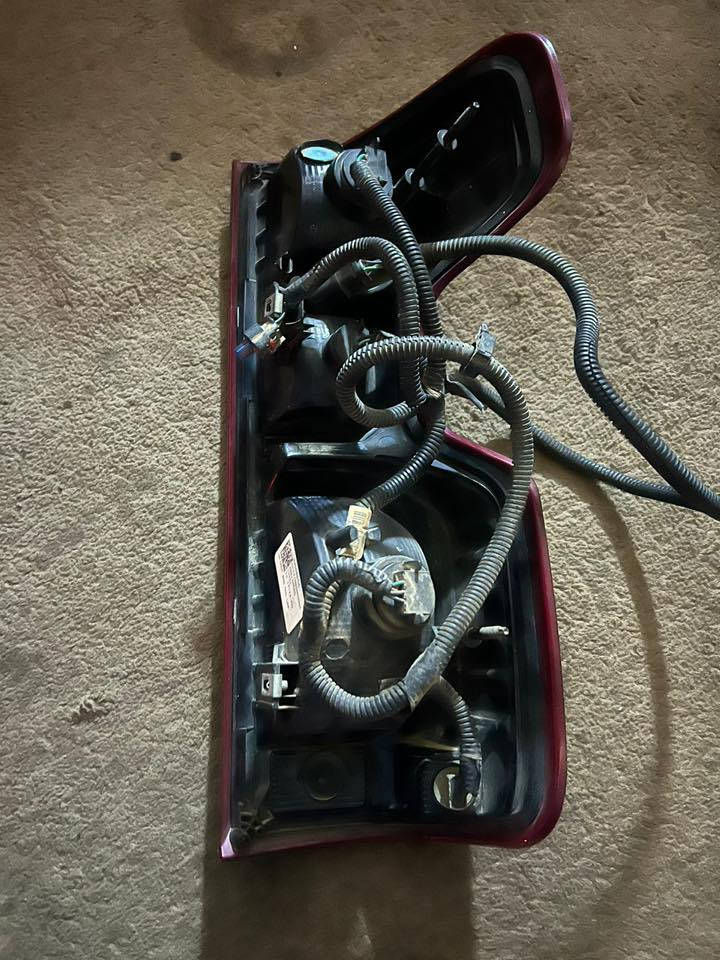 بكلايت سلفرادو بلادى جهة السائق للبيع مكانه سليمانية***********
