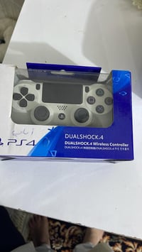 للبيع يدات بلي فايف اصلي مال جهاز وفور اصلي مال الجهاز ويدة الاكس بوكس...