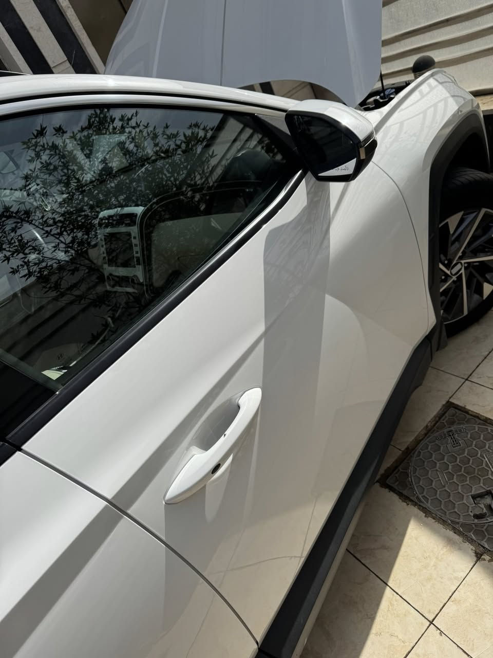 توسان ٢٤ خليجي رقم بغداد ماشيه ٣٣     ألف كم مواصفات خليجي معروفه كامره خلفيه وحساسات امامي وخلفي ترحيب مري شفط كشنين كهرباء داخل اوف وايت مرغوب كير محرك ع بلاد سياره كله ع بلاد كميكانيات فقط بيه بارد جوه رقم خلفي  شراي يتصل ع *********** مكانه شارع فلسطين والسعر ٢٠٩ بيه مجال بسيط وبالعافيه ع ياخذه
