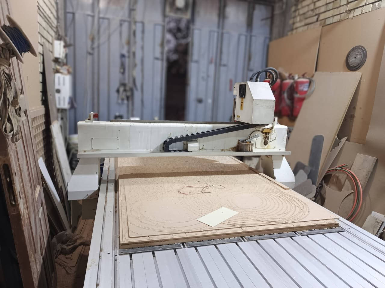 مكينة cnc صيني للبيع مساحتها 3*1.5 متر مكانها بغداد السعر ٤٠ ورقة وبيها مجال
للأتصال ***********
