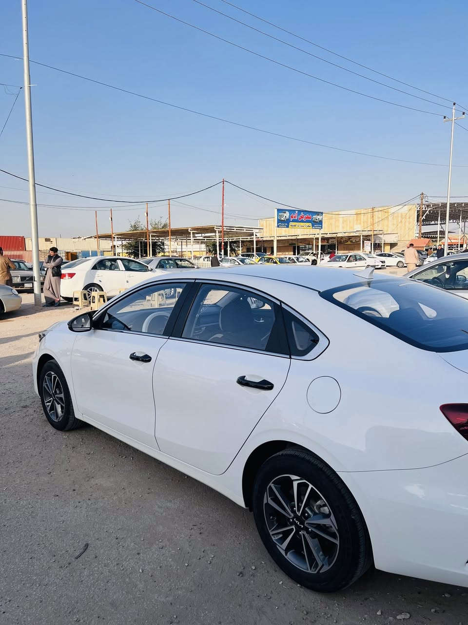 سلام عليكم سياره K3
مواصفات الK3 معروفه 
مديل 2024 
سياره جديده بعده 
سياره كفاله ماعده خشم البنيد شوي موضح بل صور 
ماشيه 42 
السعر 142 وبيه مجال 
العنوان /النجف 
الرقم /***********
