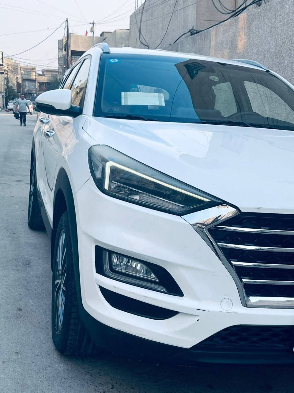 سلام عليكم توكسان 2019 
ماشيه 93 
الكاصد فول عدا بنوراما  5 عدسات بك لايت لد 
 كشنات جلد بلاد 
سايد بريك بل رجل 
بيه هاي طخه كد شبر ع وضعه 
وبيه بارد جوة علامه مال هونداي بل صندوك كد شبر او اقل
مكاني بغداد بلديات ورقمه بغداد  
***********
