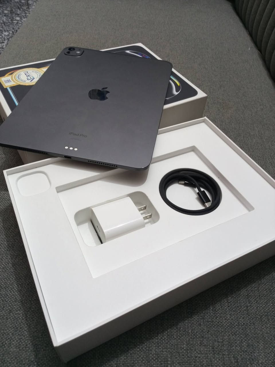 اسلام عليكم ايباد 11ابرو معالج ام فور بطاريه 100/100 ذاكره 256 توني ماخذه بعده ابضمانه رايده ابمليون أو ميه شراي اتصل ***********
