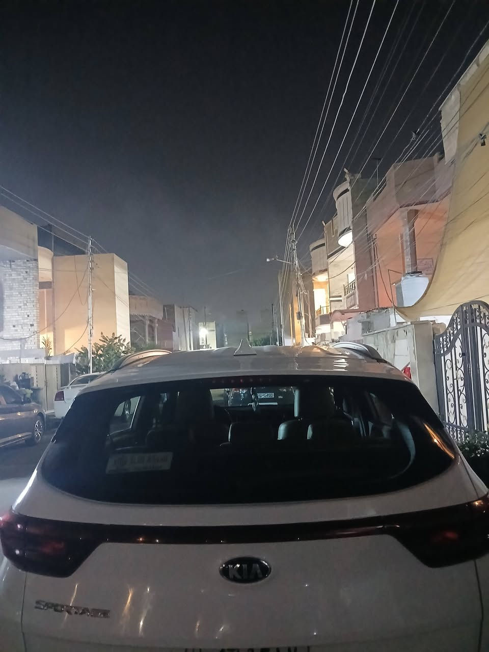 السلام عليكم
سياره سبورتج موديل 2021
فول مواصفات ما عدا البانوراما 
بيها صبغ ربع البنيد اثر سقوط حجر 
السعر ١٩٠ ورقه للاستفسار الاتصال ع الرقم 
*********** 
السياره خليجيه والسياره كلش نظيفه
