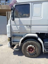 سكانيا للبيع قماره لا صبغ ولا تبديل مكينه جديده نوع مشلح 07708835244
