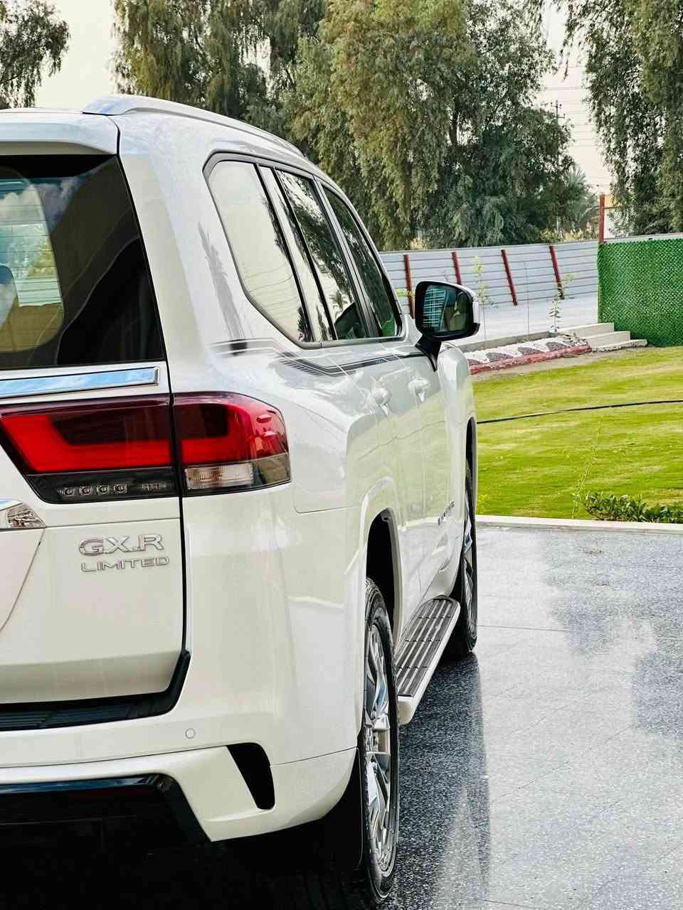 السلام عليكم
✅ للبيع✅

LandCruiser_LlMTED_GXR_2025

لاندكروزر GXR لمتدد موديل 2025 للبيع  

السيارة وكالة – شركة ساز – ضمان 3 سنوات  

ماشيه فقط(10)الاف كم (بحالة الزيرو)  

كل الأغراض بلادي موجودة  

🔶ارضيات

🔶سماعاتgBl

المواصفات:  

رادار (أمامي– خلفي – جانبي)  

نظام صوت JBL  

محرك 6 سلندر تنفس طبيعي  

فتحة سقف سلايد  

3 شاشات رئيسية + شاشات ترفيه خلفية  

مقاعد جلد كهربائية – تبريد  

مقاعد أمامية تبريد 

بصمة الأبواب + تشغيل ذكي  

صندوق كهربائي  

مصابيح LED + زينون  

7 راكب  

شحن وايرلس  

حساسات أمامية وخلفية  

مكفولة كفالة عامة من الدعامية إلى الدعامية  

بدون صبغ – بدون بارد – بدون رصعات – بدون شخط  

السيارة نظيفة جداً – لوك بلاد  

مكان السيارة: بغداد

رقم شمالي – تحويل ووكالة نفس اليوم  

للتواصل اتصال مباشر***********
