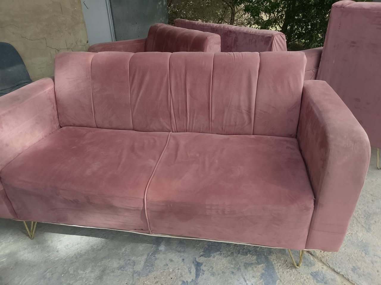 سلام عليكم تخم لبيع نضيف ومرتب سعر خاص ***********
