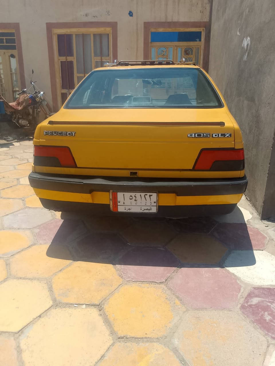 سياره بيجو للبيع جاهزه ونضيفه وسعر 17وبيه مجال وذا عدك شي مراوس عادي‏‪***********‬‏
