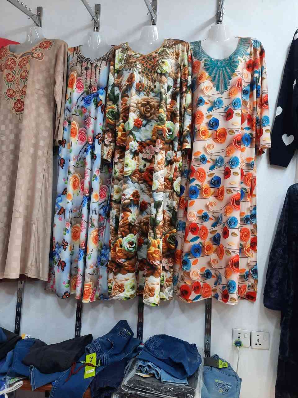 فقط ٥٠٠٠دينار. 
دشاديش نسائي قديفه ناشفه بهاري.


**إذا كنت صاحب هذا الإعلان وتريد حذفه لأي سبب، رجاءا أرسل رسالة إلى الدعم الفني**