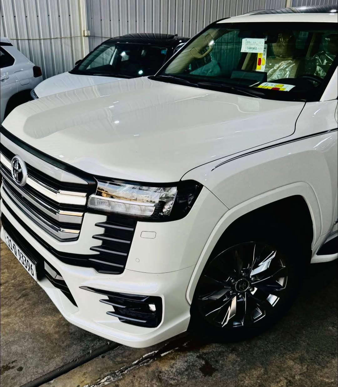 {. 🧿♥️مجموعه الملك للتجاره السيارات.♥️🧿. }
           
🔥🌙✨ عروض شهر رمضان المبارك 🌙✨

🚘 تويوتا لاندكروزر 2024 GXR Limited
📅 موديل: 2024
📍 الممشى: 17,000 كم

          (!🔥 القوة والفخامة بلمسة واحدة🔥!)

▪️ محرك V6 سعة 4.0 لتر تنفس طبيعي 
▪️ ناقل حركة أوتوماتيكي
▪️ دفع رباعي (4WD)

🔹 التجهيزات الخارجية
▪️ مصابيح أمامية LED
▪️ جنوط ألمنيوم
▪️ حساسات أمامية وخلفية
▪️ كاميرا خلفية

🔹 التجهيزات الداخلية
▪️ مقاعد مريحة ( جلد)
▪️ شاشة لمس للنظام الترفيهي
▪️ مكيف أوتوماتيك
▪️ تشغيل بصمة + زر تشغيل

🔹 أنظمة الأمان
▪️ وسائد هوائية
▪️ نظام الثبات الإلكتروني
▪️ ABS + مانع انزلاق
▪️ مراقبة ضغط الإطارات

━━━━━━━━━━━━━━━━━━━
📍 العنوان: بغداد – الكريعات – نهاية شارع المعارض

📞 للاستفسار:  *********** ☎️

📩 احجز الآن واستفد من عروض رمضان الحصرية 🔥
