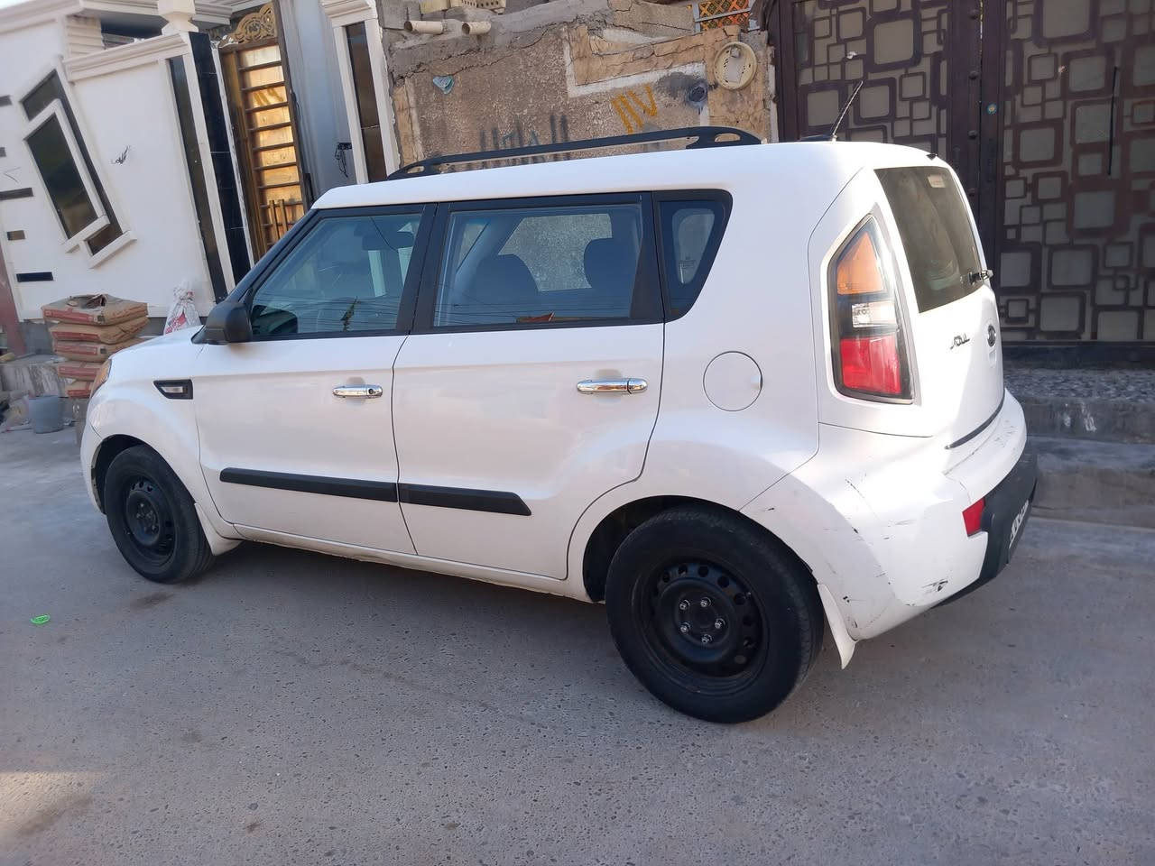 السلام عليكم كيا صول موديل ٢٠١١ حادث بس بنيد والجاملك بدون دواخل رقم  سليمانيه السعر ٨٢ بية مجال سيارة كير عادي  اتصال ***********
