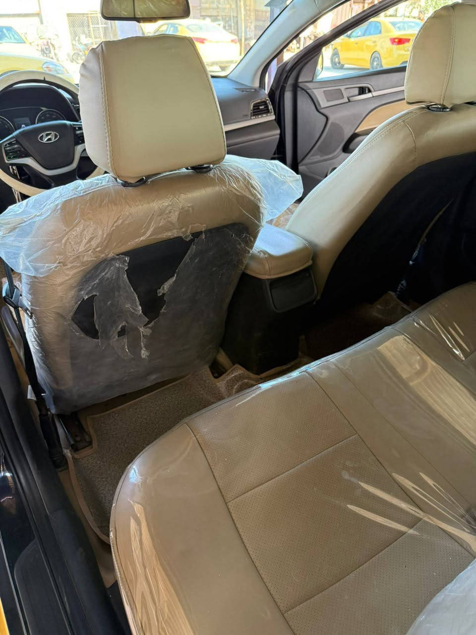 سلام عليكم النترا 18 حادث والمواصفات واضحة بالصور مكينة وكير ومكفولات ماشية 100 وقابل للزيادة مكان السيارة بابل مسيب سعر133 وبيها مجال
***********
