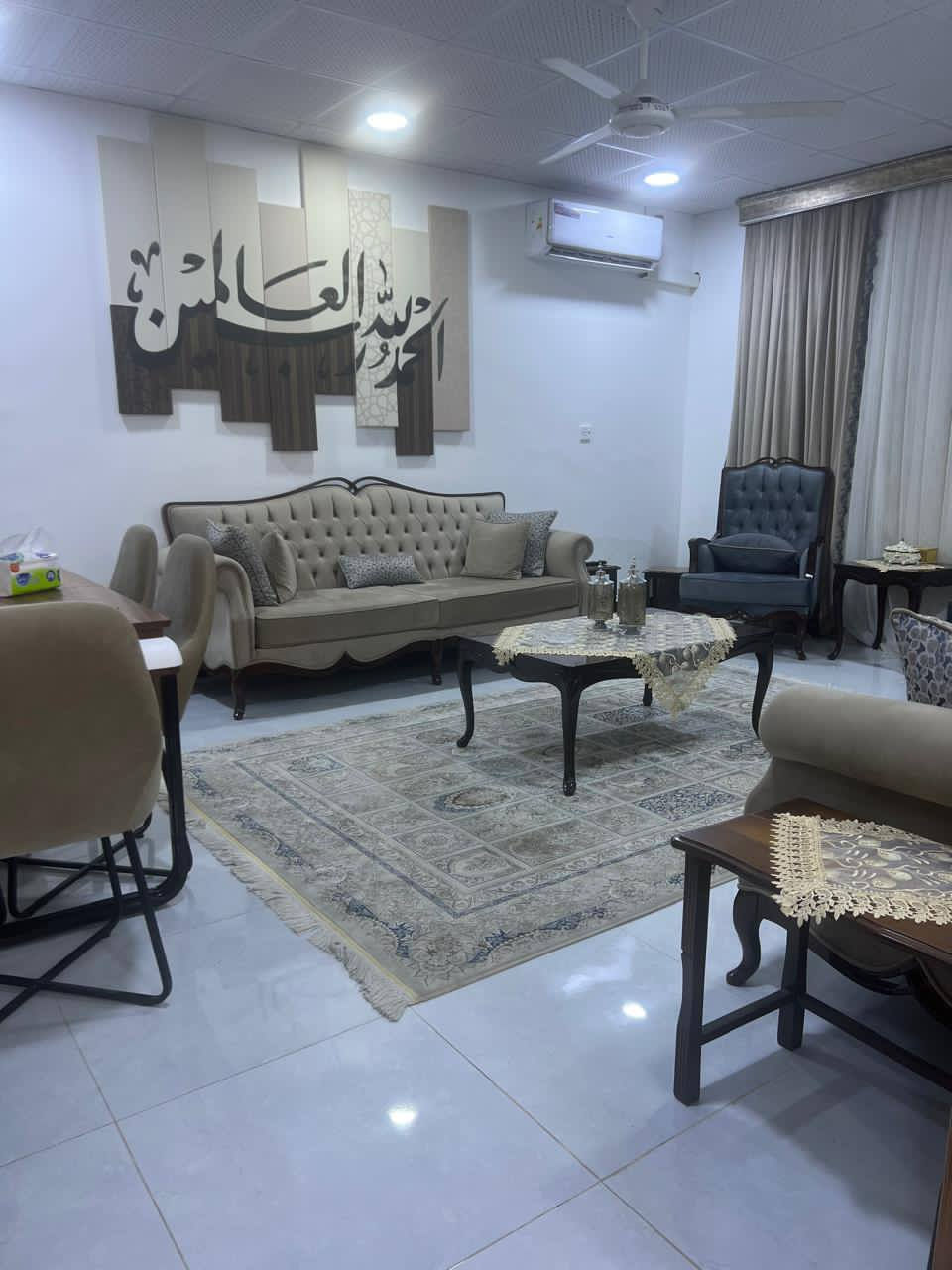 🔘مكلف بالنشر 
بيت للبيع🏠
🔸المنطقه البصرة
حي الاحرار🛣️-
مجاور المدينه الرياضية 🏟️
قرب المدارس
 المساحة ٢٠٠ 
▫️نوع العقار :طابو صرف 
▫️يتكون من طابقين خمس غرف مع استقبال ومطبخ و ٤حمامات وموزع في كلا الطابقين 
ومناور عدد ٢
وحديقة وگراج
 السعر الاتصال على الخاص الواجهة ١٠ والنزال ٢٠
وسيلة الاتصال‏ ‪***********‬‏
