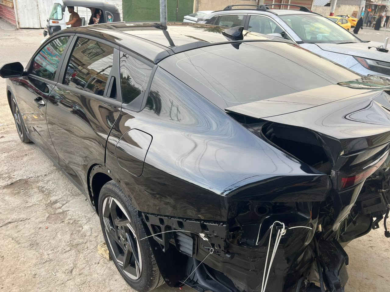 السلام عليكم سيارة كيا k5 للبيع الحادث موضح بالصور بدون ماطاك بيها ايرباكات السيارة بعدها على حادثها ما معمرة
وبدون رقم مكاني بغداد
 للاستفسار واتساب او اتصال على الرقم 
*********** اتصال 
 *********** واتساب
