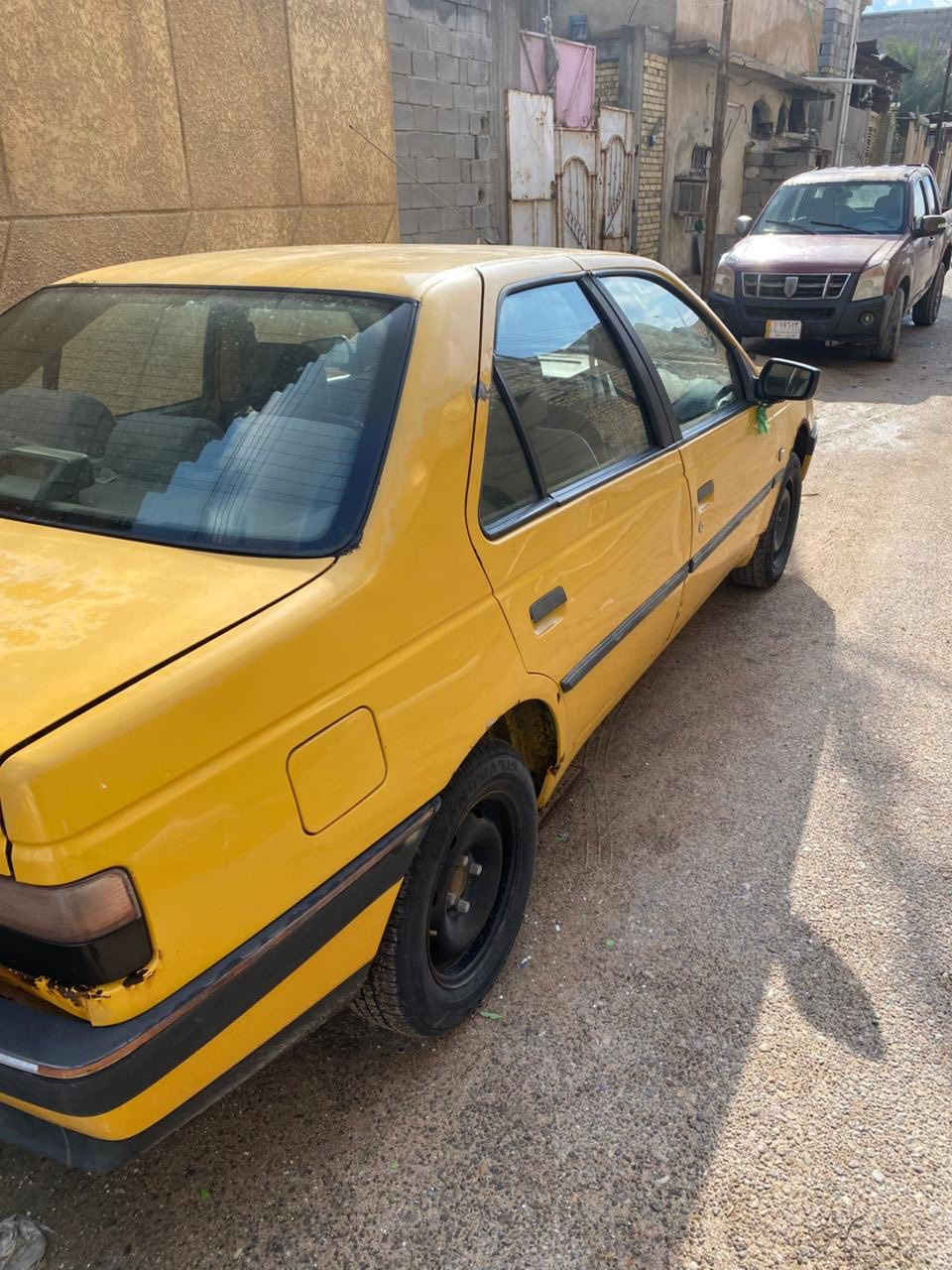 السلام عليكم بيجو 405 جي ال اكس داخل بيجي مديل 2017 مكينه وكير تبريد تخم تاير حداده كفاله سنويه جديده هزه جديد سياره كامله مصفره هيأه وغرامات سنويه بسمي بدي شوف العين السعر 36 الهاتف ***********
