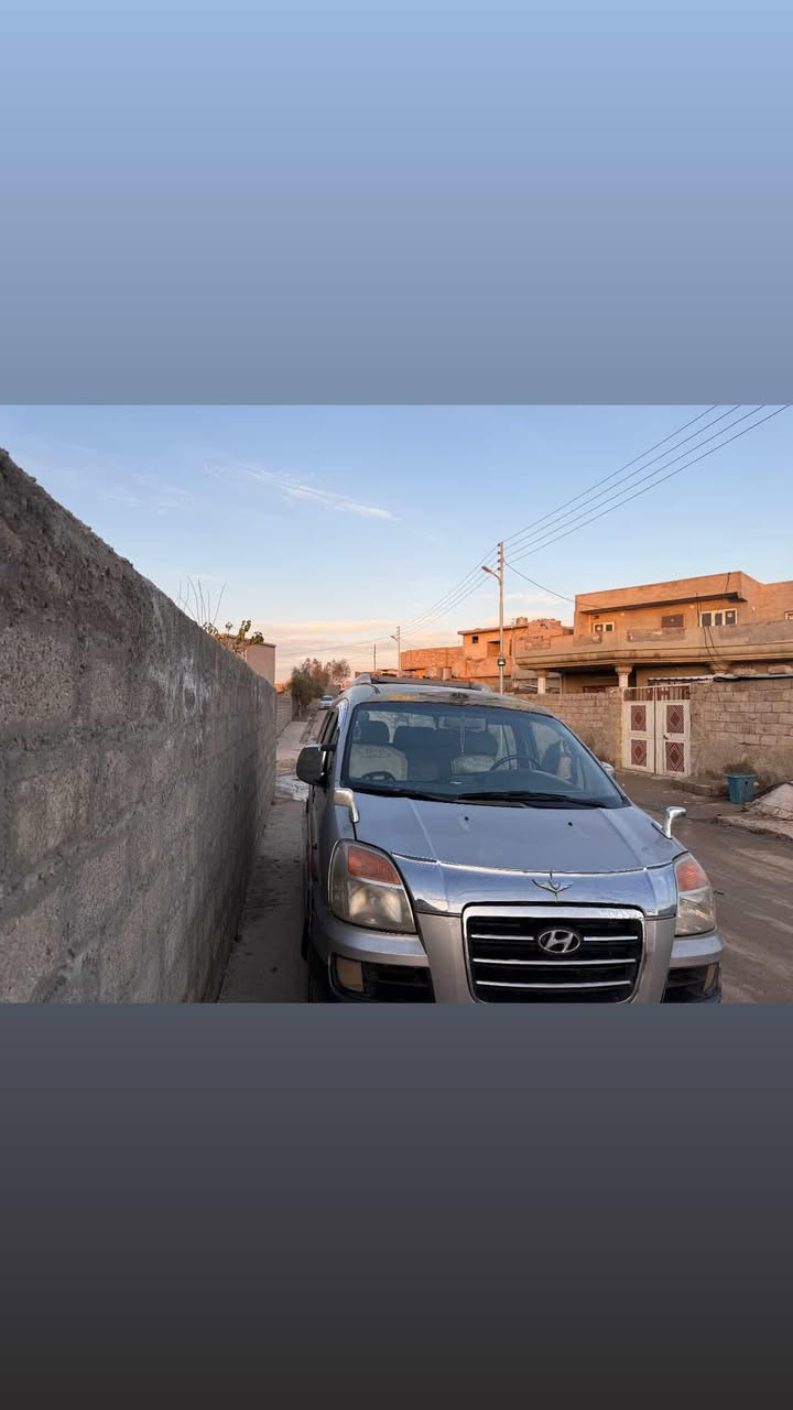 كيا ستاريكس للبيع موديل ٢٠٠٧ محدد ٢٠٠٥ مابي صبغ بس باب صندوق مشروع وطني رقمو ديالى محرك اكسل كير شرط داخلو جديد سياره جاهز كامل مكاني موصل تلعفر السعر ٨٥ بي مجال ***********
