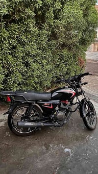 دراجة شاينينك للبيع سعرها 800 اوراق مال شركة موجودة عنواني بغداد العبي...