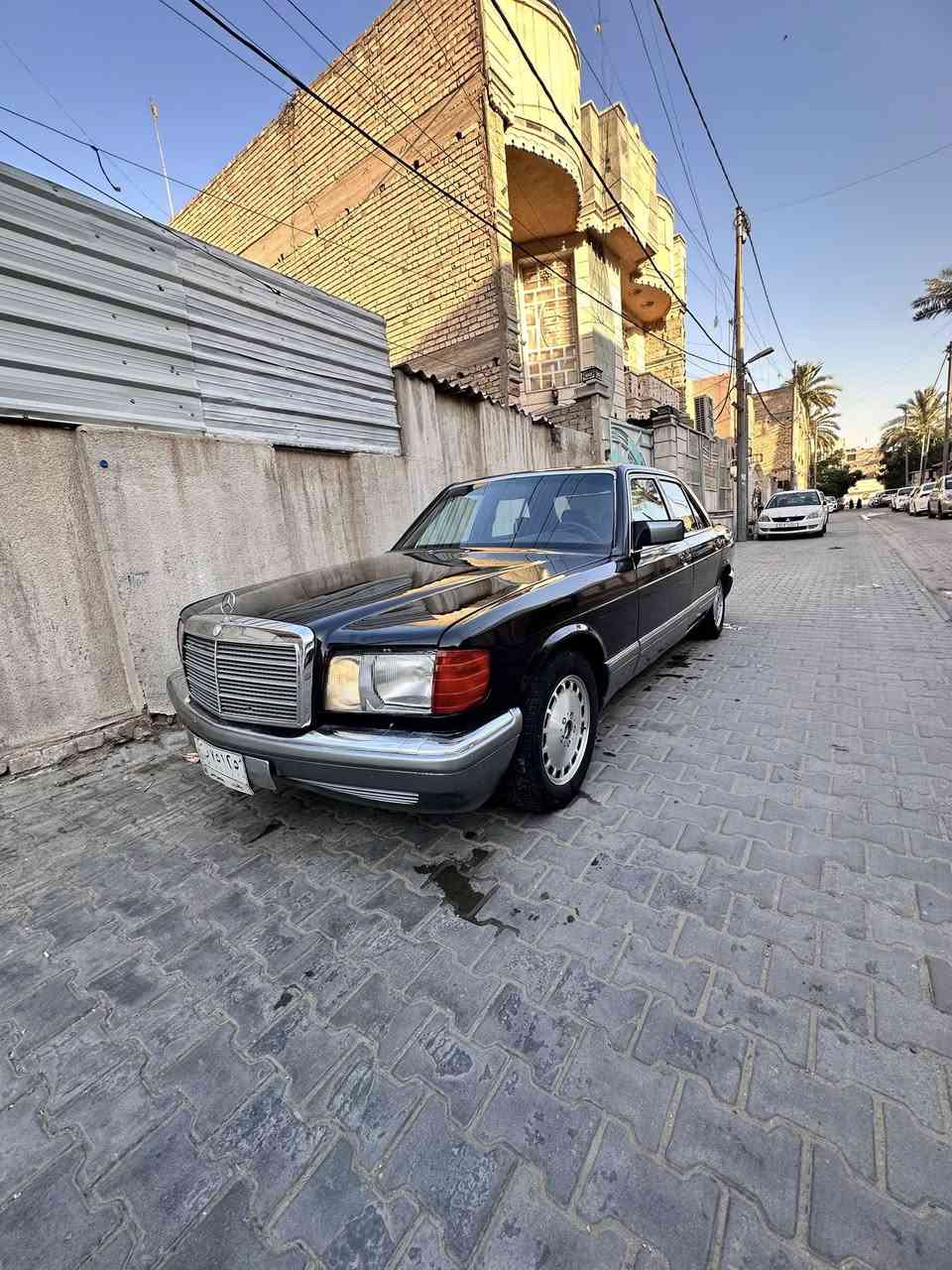السلام عليكم 
للبيع مارسيدس جامبو مديل 1990
باب قصير دبل مروحة دبل فتبم بردة كهرباء 
رقم بغداد الاماني 
محرك وكير بلادي 300قبق اسود 
تخم تاير جديد ويل كب 
صدر امامي خلفي  100/75
صبغ جديد صابغهة بعدهي ما مبولشة 
يرادلهة ترتيب الكشنات الامامية بس المقعد 
العنوان بغداد الكرخ شارع الربيع 
السعر 65وبيهة مجال 
هاتف ***********
