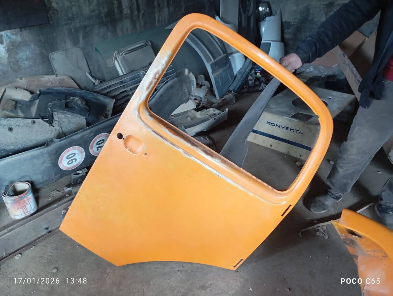 سلام عليكم لغد وباب للبيع للاستفسار على هذا الرقم ***********
