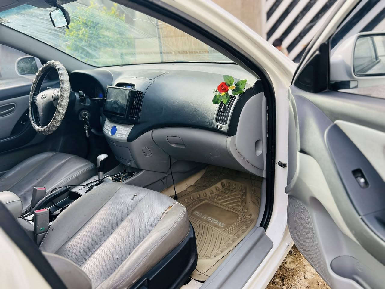 اللنترا ١٠ خليجي صبغ عام جاهزه رقم انبار بسمي سنويه ٢٠٢٨
 كير ومحرك وكهربائيات وحداديه وتبريد كفاله 
*********** السعر 87 وبيه مجال حك الجيه
