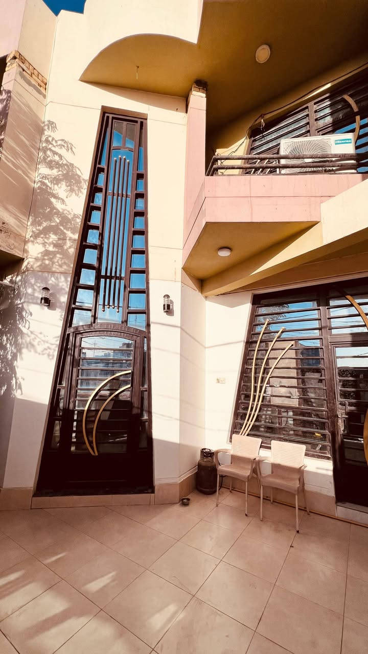 🏡 دار سكن للبيع 
 العنوان : ام الخيل الثالثه -- قرب مدرسة قطر الندى
📐 المساحة: 150 متر
↔️ الواجهة: 7.5 متر

🏠 الدار طابقين بناء كونكريت
✨ يحتوي على:
▪️ 3 غرف نوم
▪️ صالة
▪️ استقبال
▪️ مطبخ
▪️ مجمع صحي عدد 2

✅ تصميم مرتب ومناسب للعوائل
✅ موقع هادئ وسكن ممتاز
المراجعة 
     ♦️♦️♦️مجموعة باسم الشمري♦️♦️♦️
      ♦️♦️للاستثمار والتطوير العقاري♦️♦️
الفرع الاول/بغداد،القادسية،قرب مجمع الوزراء
الفرع الثاني/الديوانية،الجزائر ،الشارع الخدمي،مقابل تقاطع أم الخيل
للأستفسار الاتصال على📲
قسم المبيعات 📠
***********📱
***********📱 
📲 حمّل تطبيق باسم الشمّري العقاري الآن من Google Play:
👉 [https://play.google.com/store/apps/details?id=com.basemShamry.app](https://play.google.com/store/apps/details?id=com.basemShamry.app)
🍏 قريبًا على App Store
