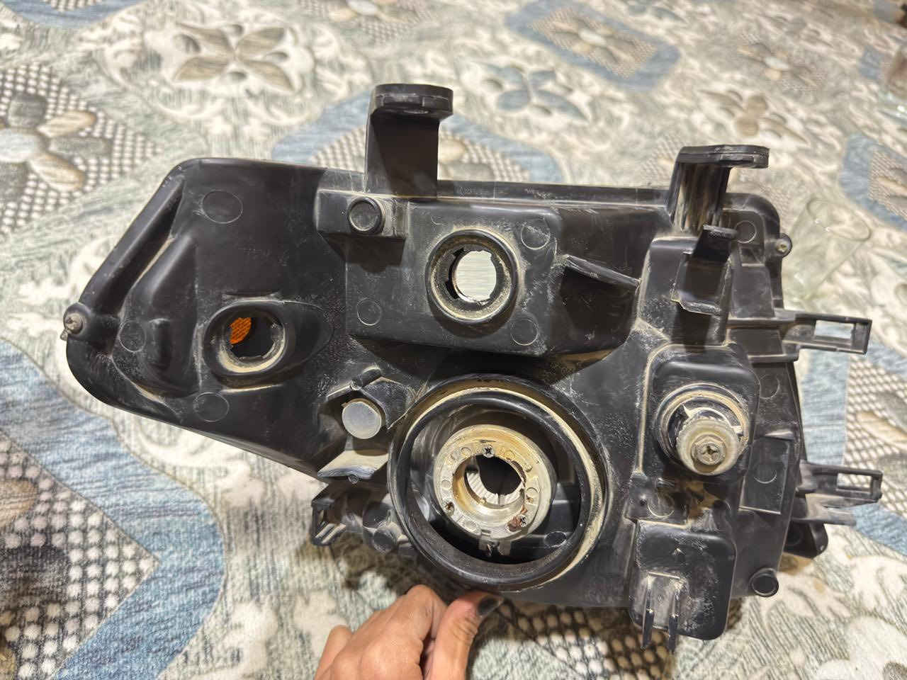 السلام عليكم لايتات بافندر
تجاري ترهم من موديل 2007 الى 2011 

***********
