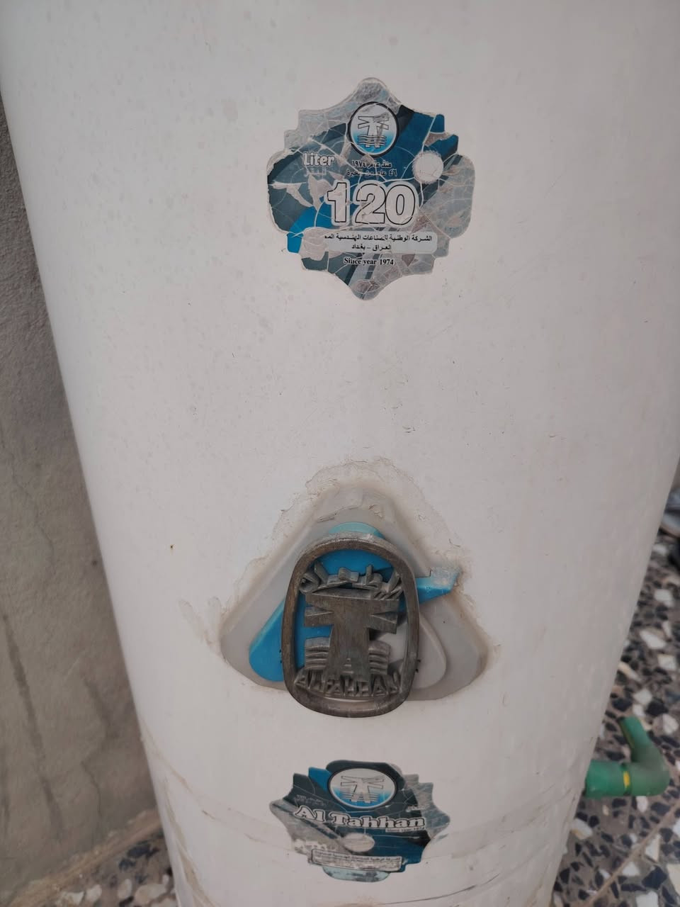 سخان الطحان الأصلي مو تقيلد حديد ثقيل عازل درجة أولى استعمال قليل حجم ١٢٠ لتر مكاني قرب بوابة الكاضمية ***********
