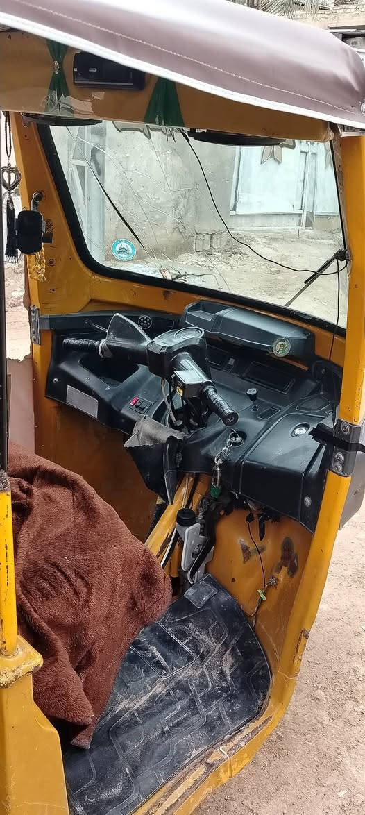 السلام عليكم تيك تيك تي في اس موديل 20 تيك توك حلوه وقاعده كل شي ما تخسر عليها نظيفه حيل السعر 3600 وبيها مجال شيء قليل بها المجال الشراي يتصل***********
