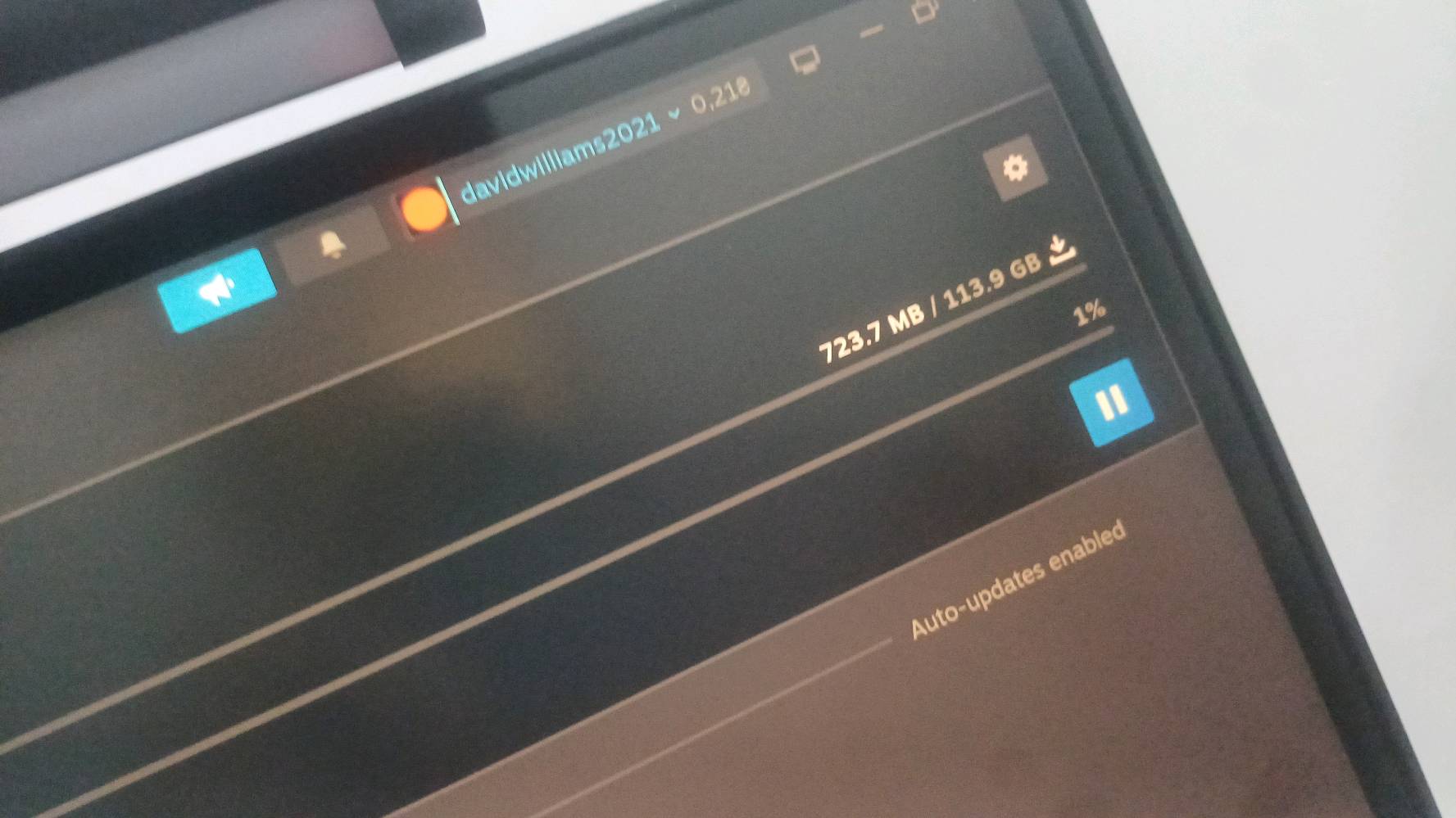 odyssy g7 للبيع 28 4k 144hz .. الشاشه نظيفه .. ابيع ب ٥٥٠ الف