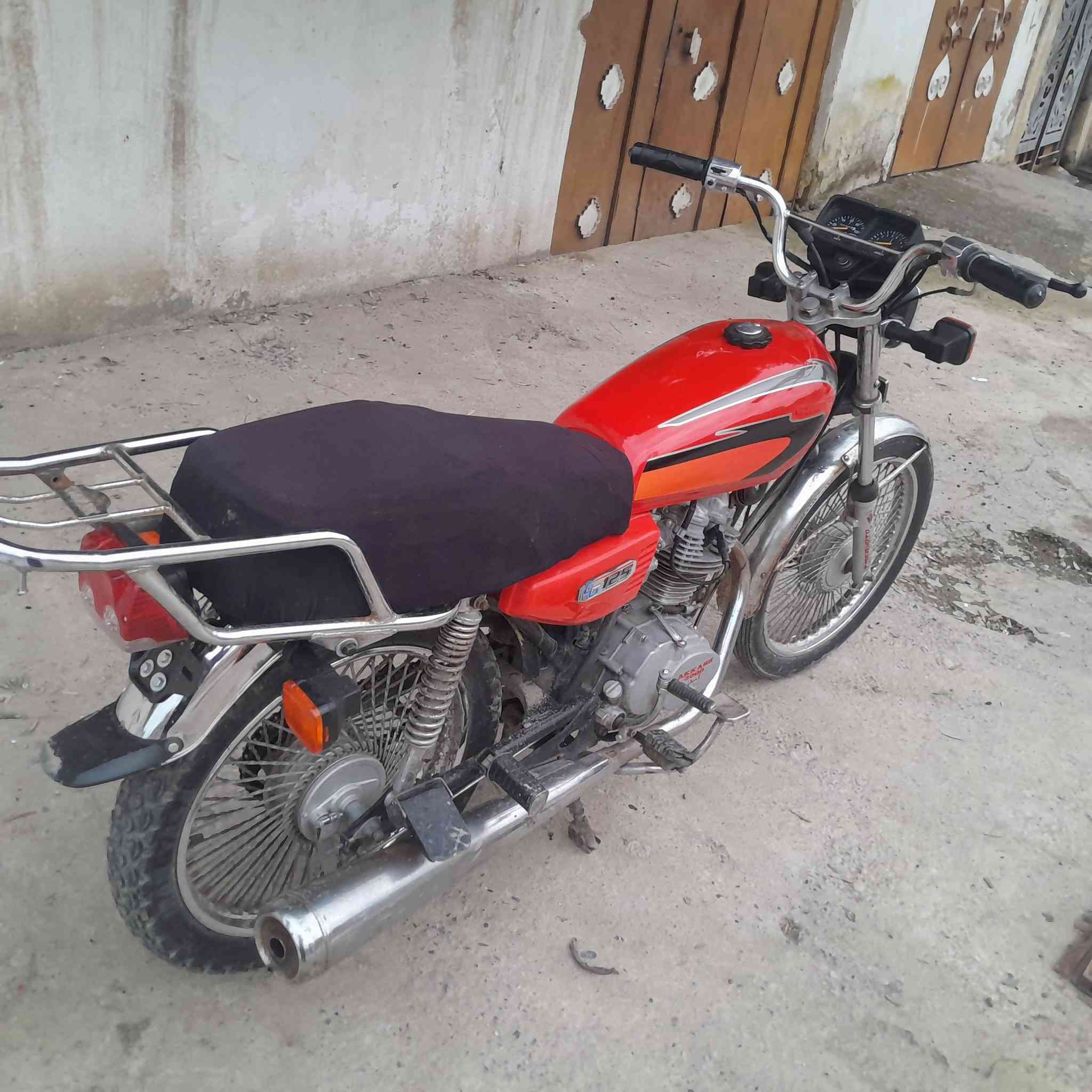 السلام عليكم ورحمة الله وبركاته
للبيع كلشي شغال ٣٢٥ الف 
***********
***********
