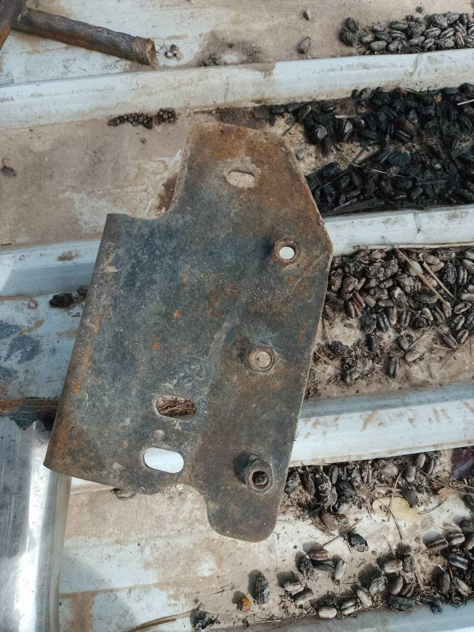 سلام عليكم درع برادو من موديل 2012/اله 2015 سعر  70 الف وبي مجال  ستيل اصلي  مكان طراف بغداد براهيم بن علي  رقم ***********
