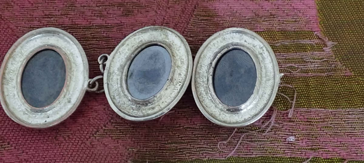 قلائد حديد صيني منقوش ومنحوت حفر عوحجر طلسم 
سعرهم كلهم 25 قفل *********** البصرة, العراق
