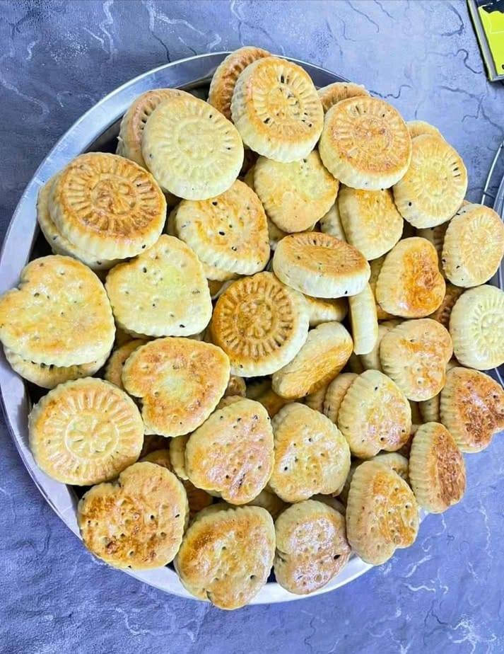 كليجة وحسب طلبك توصل لباب البيت 
كليجة العيد هشة وطيبة ومينشبع منها 
للطلب  رقم الحجز***********
انسب الاسعار كيلو تمر وحلقوم ب6كيلو 
مشكل بالجوز 8
