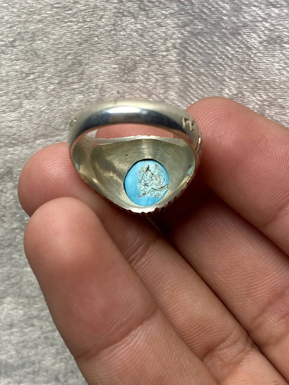 اللهم صل على محمد وآل محمد
خاتم من الفيروز النيشابوري لبة سمائية 

مقاس الخاتم 19 مقاس الحجرة 1 سانتيم 
مصاغ يدوي المبدع ( اماني ) فضة ( ختم 925 ) 
سعر الخاتم ( 100 الف )

للاستفسار خاص او واتساب *********** 
توصيل جميع محافظات العراق 🚘
