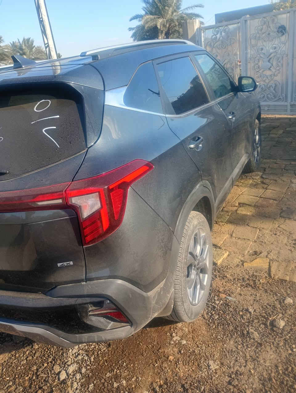 سلام عليكم سلتوز 24 فول موصفات فتحه بصمه فول حادث شويه بخشم البنيد بدون ارباك فول  فتحه بصمه فول ماشيه 9000 الف بعدهي زيروه لونه رصاصي  بدون تبديل اي قطعه
ب١٦٥ وبيه مجال 
***********
