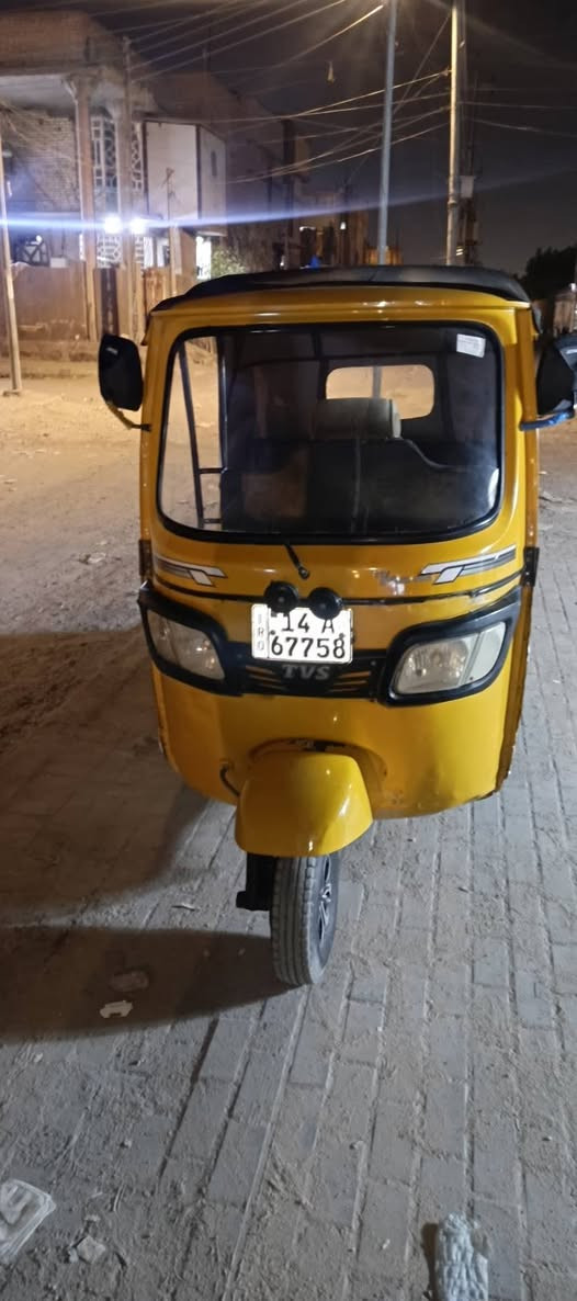 سلام عليكم ورحمه الله وبركاته
توك توك موديل 20رقم انجليزي كفاله المحرك جديد 

البدي شوف العين حلو بس شخوط قليله بالسعر 

4800 وبيها مجال قليل للطيبين بصره حيانيه 60 

***********
