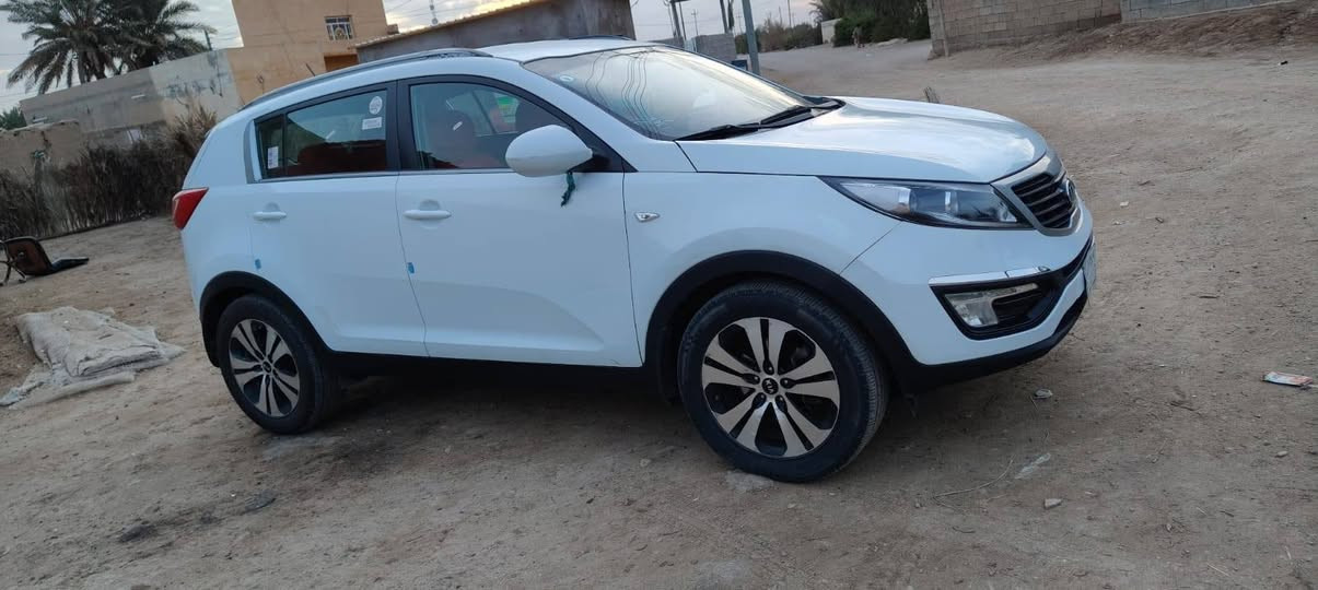 سبورتج 2014 وارد خليجي السياره جديده بمعنى الكلمه صدر جديد امامي خلفي تخم تاير جديد محرك 2000 خمسه ويل كب تبريد جديد السياره نظيفه كلش تجي وتشوف بعينك السونار مرفق 
مع الصور السعر 135 وبيها مجال بسيط 
ذي قار/قضاء الرفاعي 
***********
